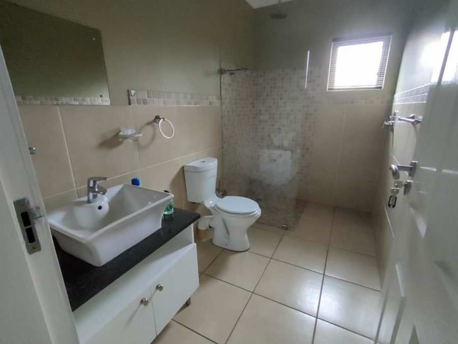 8 Bedroom Property for Sale in Wavecrest Eastern Cape